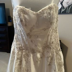 Ivory wedding dress